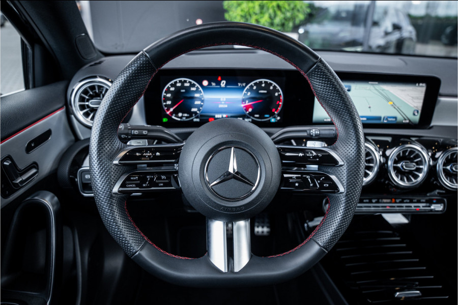 Mercedes-Benz A-Klasse A180 AMG Line - Panorama | Memory | Burmester | 360 Camera | Elek. Trekhaak