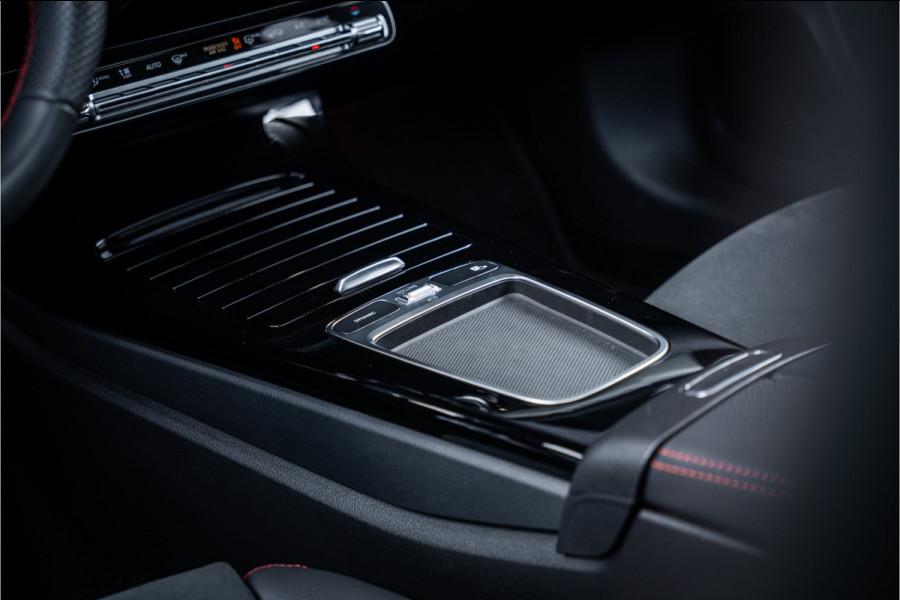 Mercedes-Benz A-Klasse A180 AMG Line - Panorama | Memory | Burmester | 360 Camera | Elek. Trekhaak