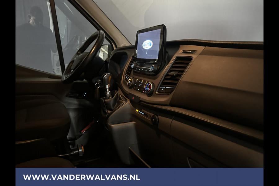 Ford Transit 2.0 TDCI 130pk L2H2 Euro6 Airco | Camera | Android Auto | Cruisecontrol | 2550kg Trekhaak Elektrisch verstelbare bestuurdersstoel, Verwarmde voorruit, Parkeersensoren, Bijrijdersbank, Parkeersensoren