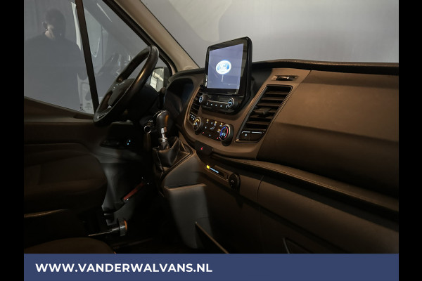 Ford Transit 2.0 TDCI 130pk L2H2 Euro6 Airco | Camera | Android Auto | Cruisecontrol | 2550kg Trekhaak Elektrisch verstelbare bestuurdersstoel, Verwarmde voorruit, Parkeersensoren, Bijrijdersbank, Parkeersensoren