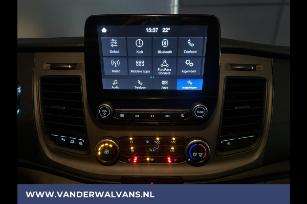 Ford Transit 2.0 TDCI 130pk L2H2 Euro6 Airco | Camera | Android Auto | Cruisecontrol | 2550kg Trekhaak Elektrisch verstelbare bestuurdersstoel, Verwarmde voorruit, Parkeersensoren, Bijrijdersbank, Parkeersensoren