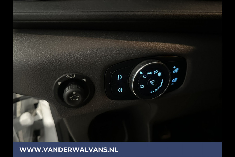 Ford Transit 2.0 TDCI 130pk L2H2 Euro6 Airco | Camera | Android Auto | Cruisecontrol | 2550kg Trekhaak Elektrisch verstelbare bestuurdersstoel, Verwarmde voorruit, Parkeersensoren, Bijrijdersbank, Parkeersensoren