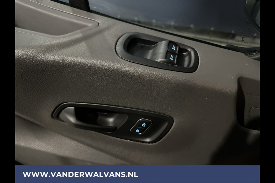 Ford Transit 2.0 TDCI 130pk L2H2 Euro6 Airco | Camera | Android Auto | Cruisecontrol | 2550kg Trekhaak Elektrisch verstelbare bestuurdersstoel, Verwarmde voorruit, Parkeersensoren, Bijrijdersbank, Parkeersensoren