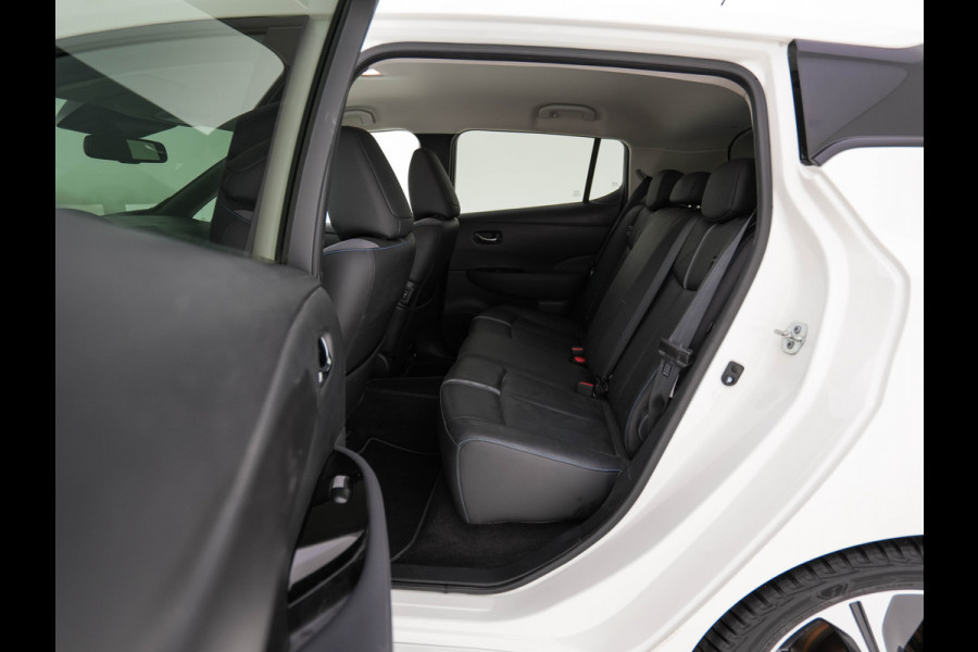 Nissan Leaf Tekna 40 kWh (INCL-BTW) Aut. *LUXURY-LEATHER | FULL-LED | BOSE-SURROUND | DIGI-COCKPIT | ADAPTIVE-CRUISE | TOPVIEW | KEYLESS | NAVI-FULLMAP | BLINDSPOT | DAB+ | PDC | HEATED-COMFORTSEATS | PRIVACY-GLASS |
