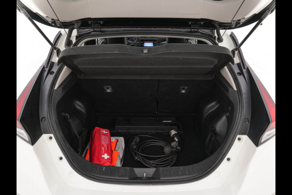 Nissan Leaf Tekna 40 kWh (INCL-BTW) Aut. *LUXURY-LEATHER | FULL-LED | BOSE-SURROUND | DIGI-COCKPIT | ADAPTIVE-CRUISE | TOPVIEW | KEYLESS | NAVI-FULLMAP | BLINDSPOT | DAB+ | PDC | HEATED-COMFORTSEATS | PRIVACY-GLASS |