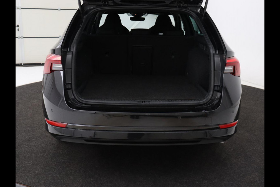 Škoda Octavia 1.4 TSI iV PHEV Sport | Sportstoelen | Carplay | Sfeerverlichting | Navigatie | Sportstuur | Parkeerhulp | Full LED | Climate control