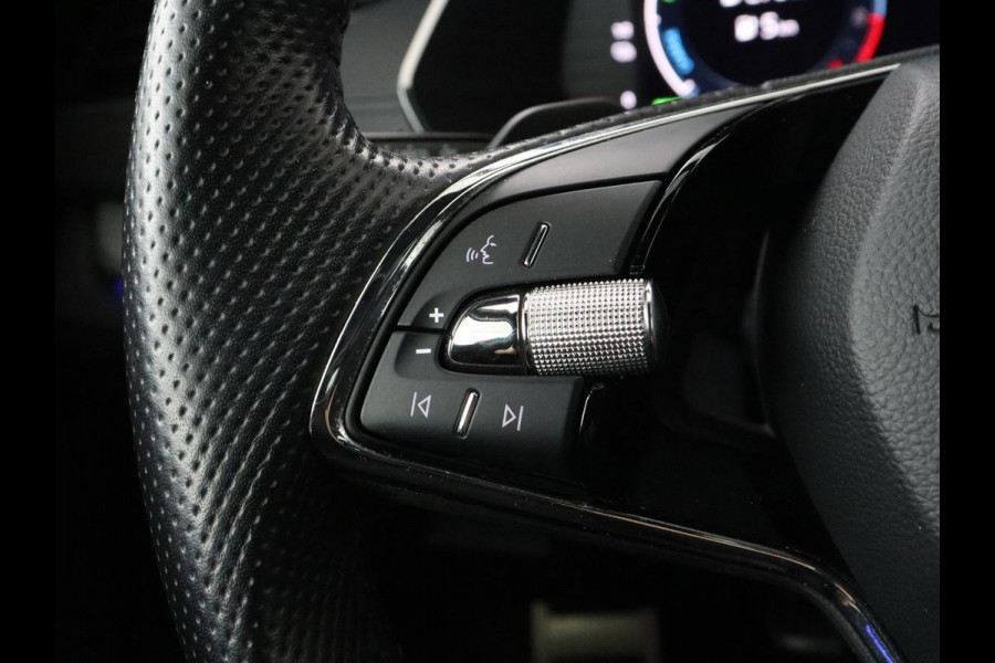 Škoda Octavia 1.4 TSI iV PHEV Sport | Sportstoelen | Carplay | Sfeerverlichting | Navigatie | Sportstuur | Parkeerhulp | Full LED | Climate control