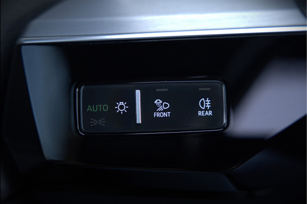 Audi e-tron e-tron 50 quattro S edition Black 71 kWh | S Line | Black Edition | Panoramadak | Memory Seats | Camera | Luchtvering | Adaptive Cruise Control | Keyless | Matrix LED | Leder | Stoelverwarming | NAP | BTW