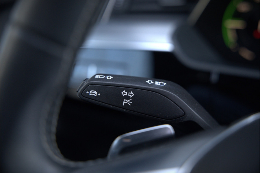 Audi e-tron e-tron 50 quattro S edition Black 71 kWh | S Line | Black Edition | Panoramadak | Memory Seats | Camera | Luchtvering | Adaptive Cruise Control | Keyless | Matrix LED | Leder | Stoelverwarming | NAP | BTW