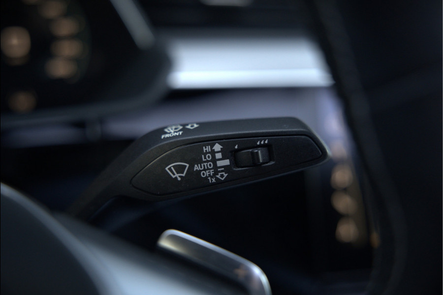 Audi e-tron e-tron 50 quattro S edition Black 71 kWh | S Line | Black Edition | Panoramadak | Memory Seats | Camera | Luchtvering | Adaptive Cruise Control | Keyless | Matrix LED | Leder | Stoelverwarming | NAP | BTW
