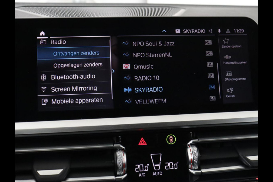 BMW 3-serie 330e Sport Line | Stoel & stuurverwarming | Adaptive cruise | Trekhaak | Sportstoelen | Carplay | Sfeerverlichting | Half leder | Navigatie | Full LED | PHEV