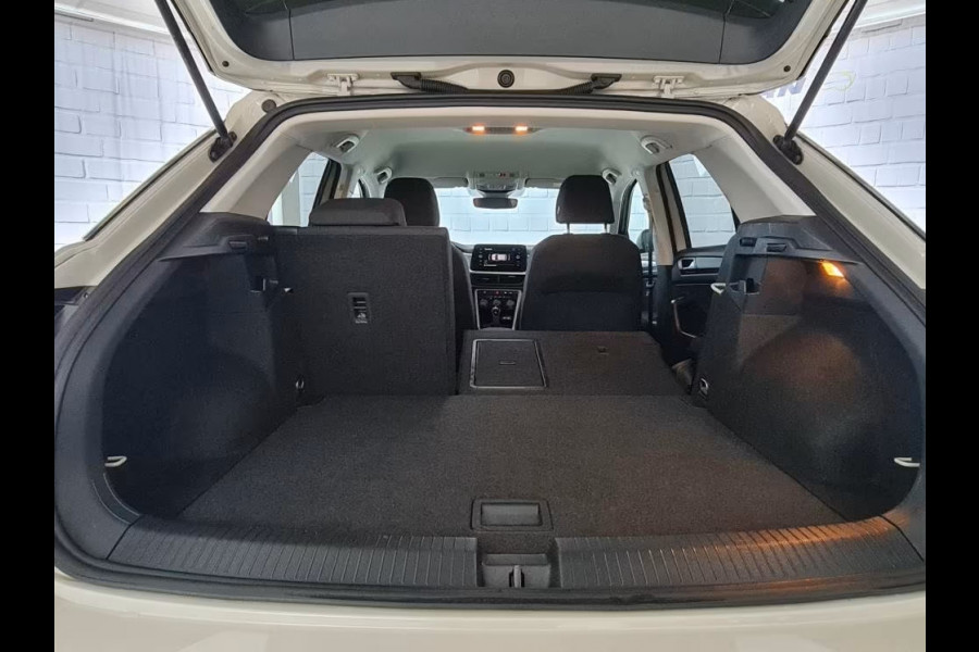 Volkswagen T-Roc 1.5 TSI (110kW/150 pk) DSG-7 AUT. ** LED, VIRTUAL, LANE ASS, TREKH, 17-inch LMV, PRIVACY ** 1e EIG - UNFALLFREI ** ** INFORMEER OOK NAAR ONZE AANTREKKELIJKE FINANCIAL-LEASE TARIEVEN **