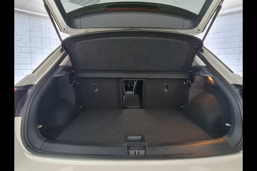 Volkswagen T-Roc 1.5 TSI (110kW/150 pk) DSG-7 AUT. ** LED, VIRTUAL, LANE ASS, TREKH, 17-inch LMV, PRIVACY ** 1e EIG - UNFALLFREI ** ** INFORMEER OOK NAAR ONZE AANTREKKELIJKE FINANCIAL-LEASE TARIEVEN **