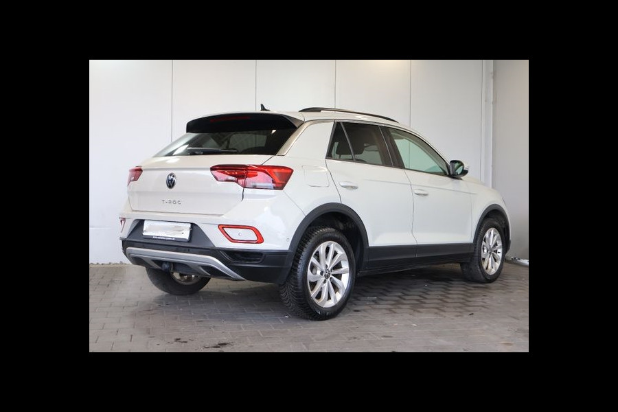 Volkswagen T-Roc 1.5 TSI (110kW/150 pk) DSG-7 AUT. ** LED, VIRTUAL, LANE ASS, TREKH, 17-inch LMV, PRIVACY ** 1e EIG - UNFALLFREI ** ** INFORMEER OOK NAAR ONZE AANTREKKELIJKE FINANCIAL-LEASE TARIEVEN **