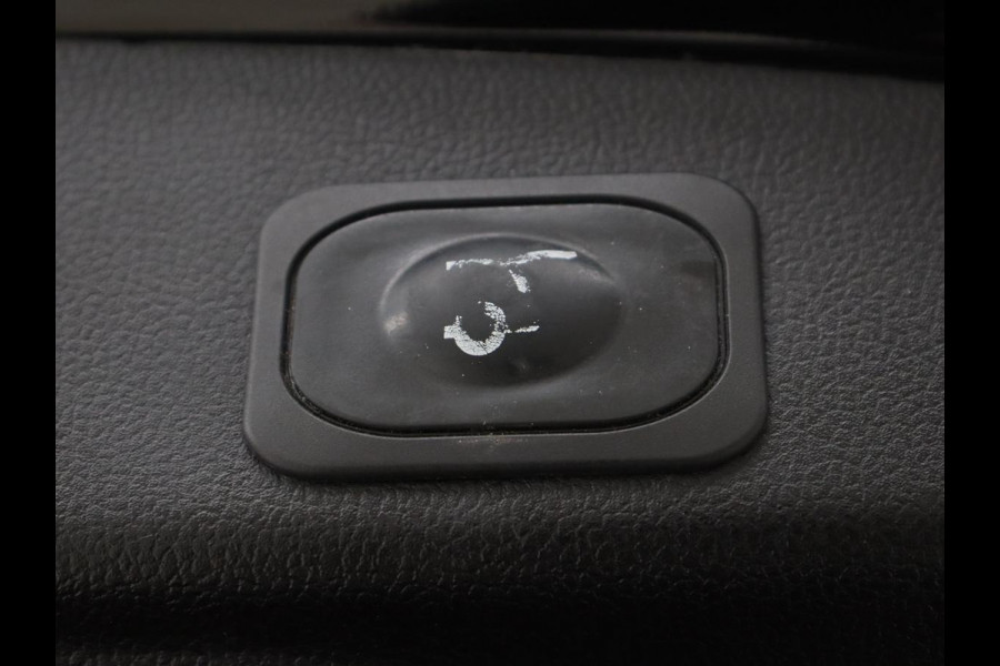 Ford Focus 1.5 EcoBoost ST Line | Panoramadak | Head-Up | Trekhaak | Stoel & stuurverwarming | Adaptive cruise | Camera | Keyless | B&O Sound | Park Assist | Carplay | Navigatie | Comfortstoelen