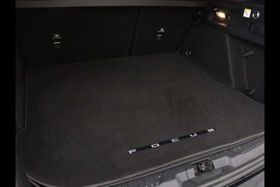 Ford Focus 1.5 EcoBoost ST Line | Panoramadak | Head-Up | Trekhaak | Stoel & stuurverwarming | Adaptive cruise | Camera | Keyless | B&O Sound | Park Assist | Carplay | Navigatie | Comfortstoelen