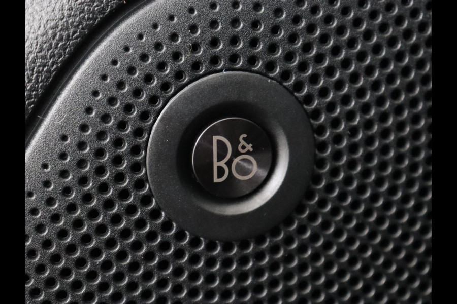 Ford Focus 1.5 EcoBoost ST Line | Panoramadak | Head-Up | Trekhaak | Stoel & stuurverwarming | Adaptive cruise | Camera | Keyless | B&O Sound | Park Assist | Carplay | Navigatie | Comfortstoelen