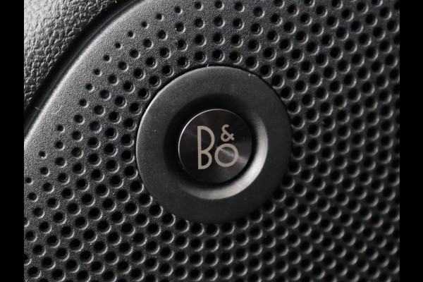 Ford Focus 1.5 EcoBoost ST Line | Panoramadak | Head-Up | Trekhaak | Stoel & stuurverwarming | Adaptive cruise | Camera | Keyless | B&O Sound | Park Assist | Carplay | Navigatie | Comfortstoelen