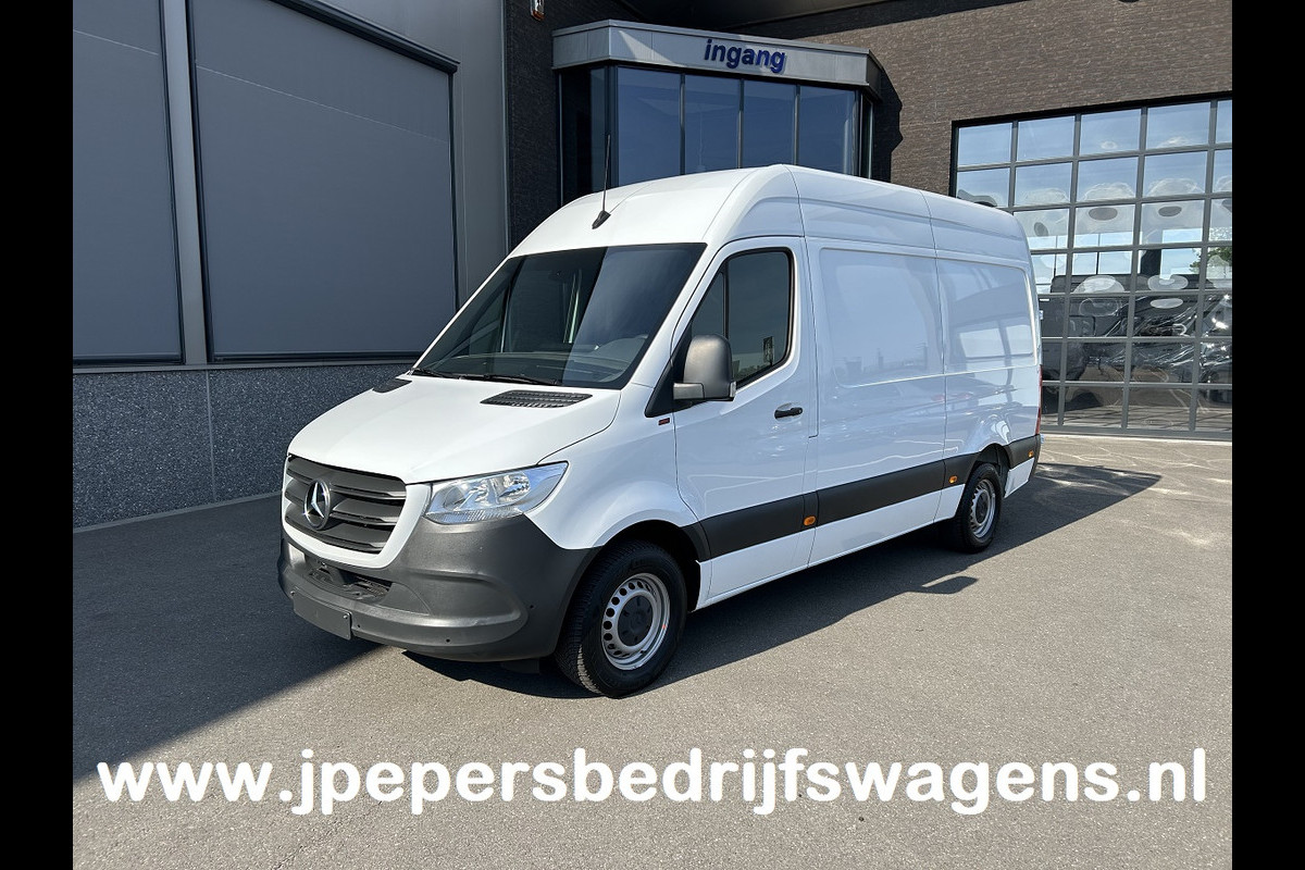 Mercedes-Benz Sprinter 317 CDI L2 H2 Automaat / MBUX / Navigatie / Camera / Parkeersensoren / Cruise control / Airco / 270 Graden achterdeuren Mercedes-Benz Sprinter 317 CDI L2 H2 Automaat / MBUX / Navigatie / Camera / Parkeersensoren / Cruise control / Airco / 270 Graden achterdeuren