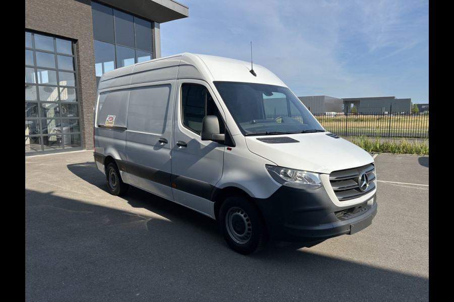 Mercedes-Benz Sprinter 317 CDI L2 H2 Automaat / MBUX / Navigatie / Camera / Parkeersensoren / Cruise control / Airco / 270 Graden achterdeuren