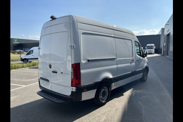 Mercedes-Benz Sprinter 317 CDI L2 H2 Automaat / MBUX / Navigatie / Camera / Parkeersensoren / Cruise control / Airco / 270 Graden achterdeuren