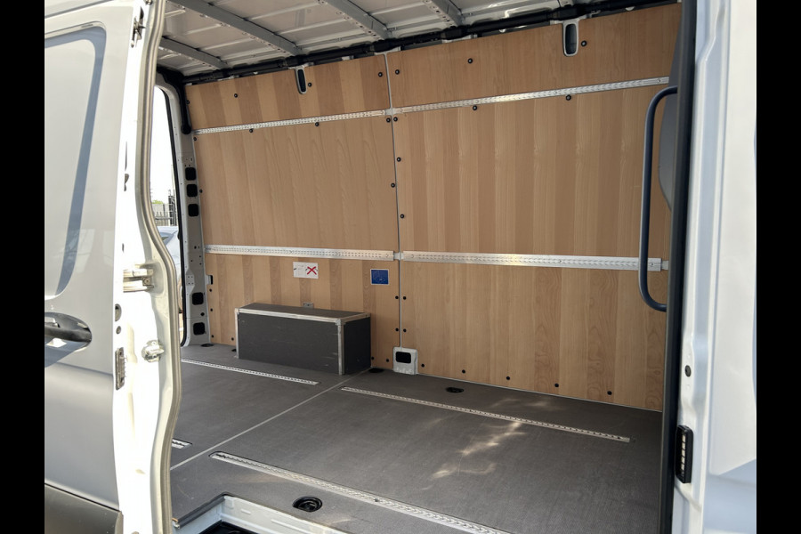 Mercedes-Benz Sprinter 317 CDI L2 H2 Automaat / MBUX / Navigatie / Camera / Parkeersensoren / Cruise control / Airco / 270 Graden achterdeuren