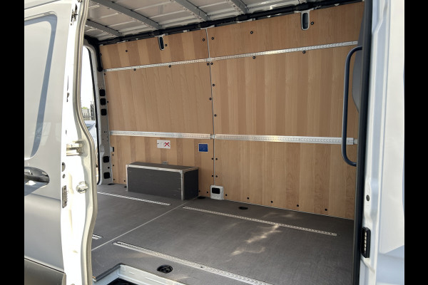 Mercedes-Benz Sprinter 317 CDI L2 H2 Automaat / MBUX / Navigatie / Camera / Parkeersensoren / Cruise control / Airco / 270 Graden achterdeuren
