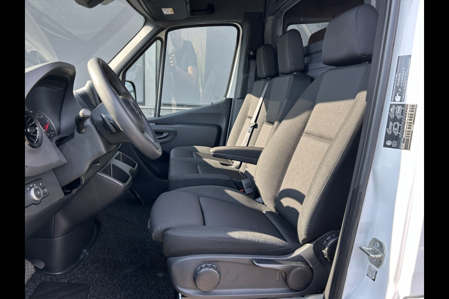 Mercedes-Benz Sprinter 317 CDI L2 H2 Automaat / MBUX / Navigatie / Camera / Parkeersensoren / Cruise control / Airco / 270 Graden achterdeuren