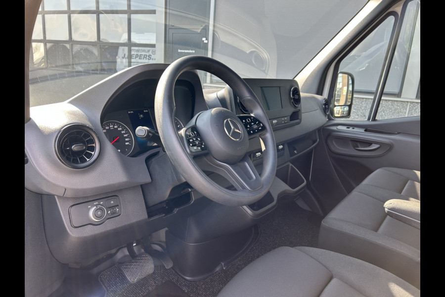 Mercedes-Benz Sprinter 317 CDI L2 H2 Automaat / MBUX / Navigatie / Camera / Parkeersensoren / Cruise control / Airco / 270 Graden achterdeuren