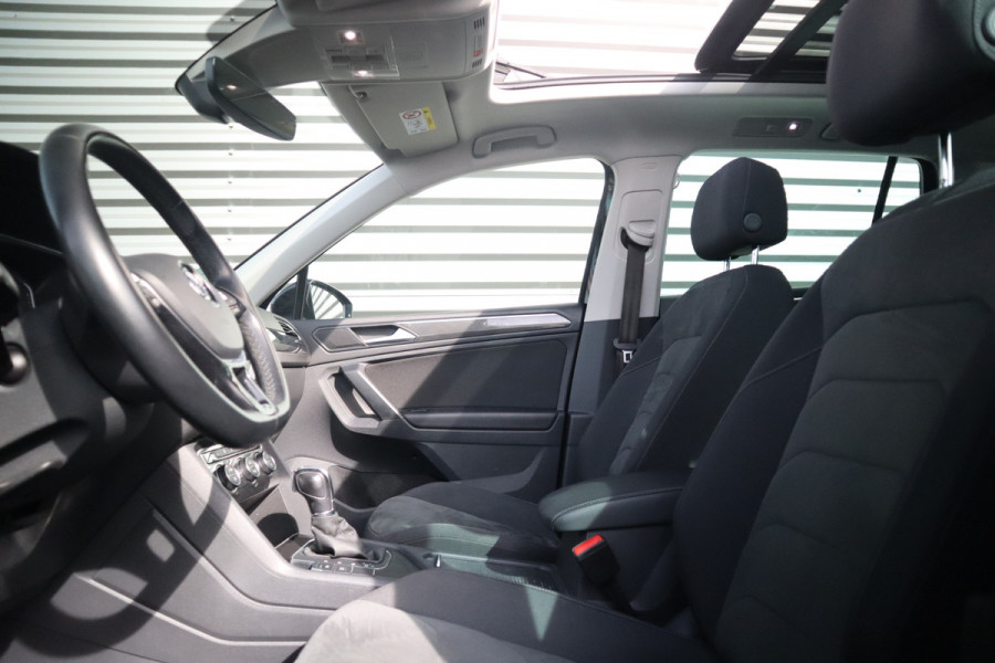 Volkswagen Tiguan 1.5 TSI R-Line Highline Panorama / Camera / Digital dash / Adaptieve cruise / 19inch