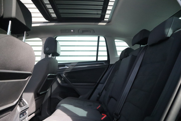 Volkswagen Tiguan 1.5 TSI R-Line Highline Panorama / Camera / Digital dash / Adaptieve cruise / 19inch