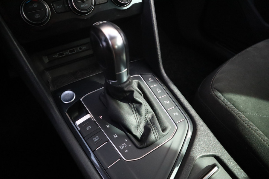 Volkswagen Tiguan 1.5 TSI R-Line Highline Panorama / Camera / Digital dash / Adaptieve cruise / 19inch