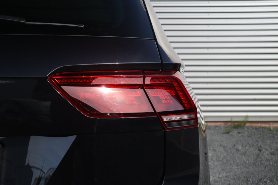 Volkswagen Tiguan 1.5 TSI R-Line Highline Panorama / Camera / Digital dash / Adaptieve cruise / 19inch