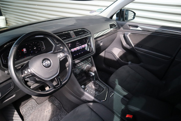 Volkswagen Tiguan 1.5 TSI R-Line Highline Panorama / Camera / Digital dash / Adaptieve cruise / 19inch