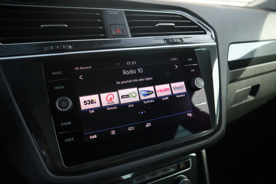 Volkswagen Tiguan 1.5 TSI R-Line Highline Panorama / Camera / Digital dash / Adaptieve cruise / 19inch