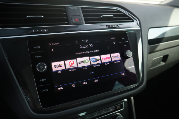 Volkswagen Tiguan 1.5 TSI R-Line Highline Panorama / Camera / Digital dash / Adaptieve cruise / 19inch