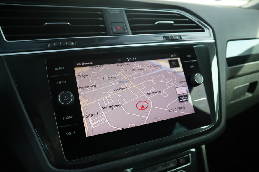 Volkswagen Tiguan 1.5 TSI R-Line Highline Panorama / Camera / Digital dash / Adaptieve cruise / 19inch