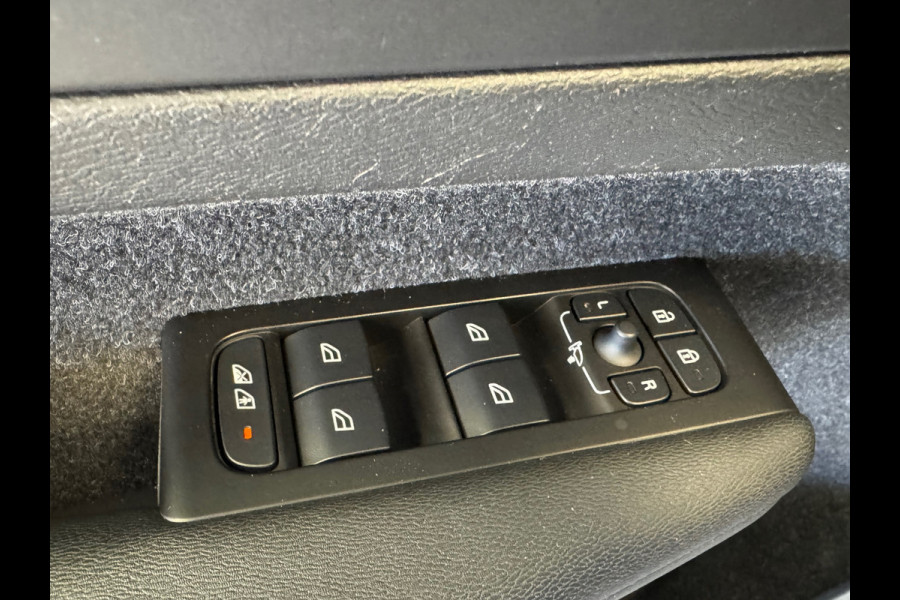 Volvo XC40 1.5 T5 Recharge Business Pro PLUG IN HYBRIDE AUTOMAAT LEDER LED