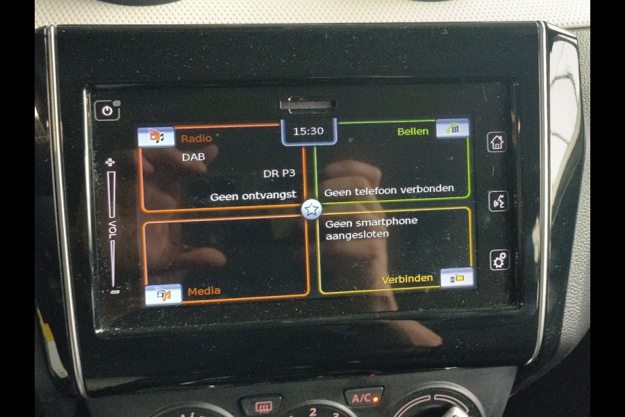 Suzuki Swift 1.2 Select Smart Hybrid uit 2024 Rijklaar + Fabrieksgarantie tot 02-2027 Henk Jongen Auto's in Helmond,  al 50 jaar service zoals 't hoort!