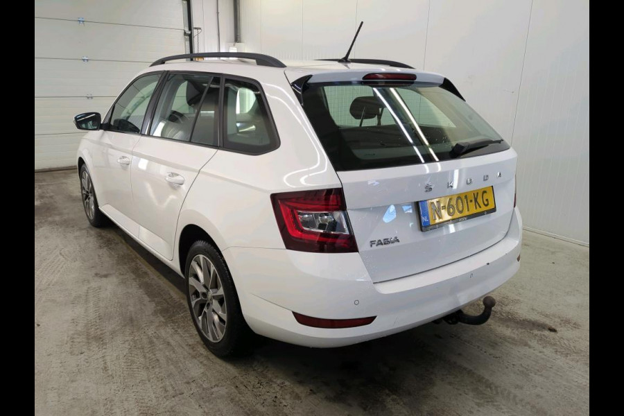 Škoda Fabia Combi 1.0 TSI DSG Business Edition Trekhaak Navigatie Apple Carplay/Android Auto Parkeersensoren achter Stoelverwarming Cruise Control Airco