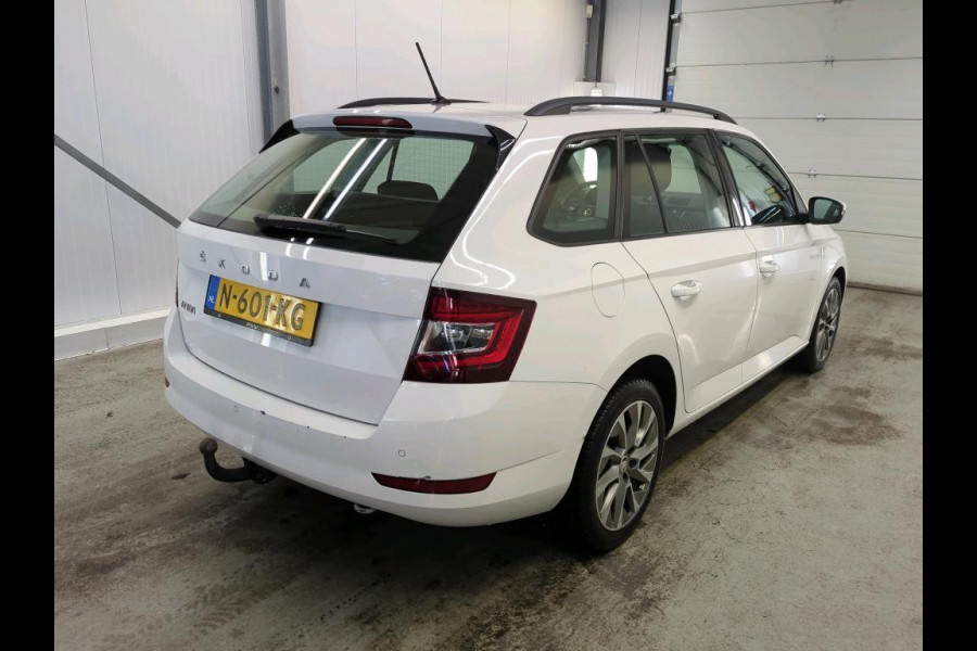 Škoda Fabia Combi 1.0 TSI DSG Business Edition Trekhaak Navigatie Apple Carplay/Android Auto Parkeersensoren achter Stoelverwarming Cruise Control Airco