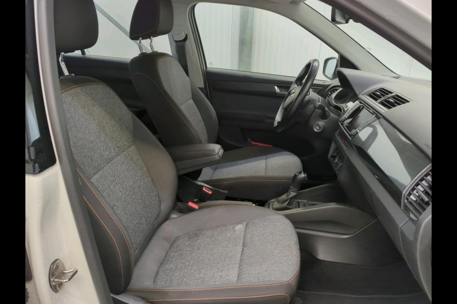 Škoda Fabia Combi 1.0 TSI DSG Business Edition Trekhaak Navigatie Apple Carplay/Android Auto Parkeersensoren achter Stoelverwarming Cruise Control Airco
