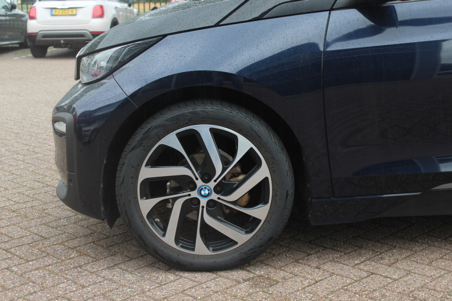 BMW i3 Basis 120Ah 42 kWh / SoH 90.5% / Camera / Navigatie / 19'' / Harman Kardon / Stoelverwarming / Cruise Control / Warmtepomp / Getint glas
