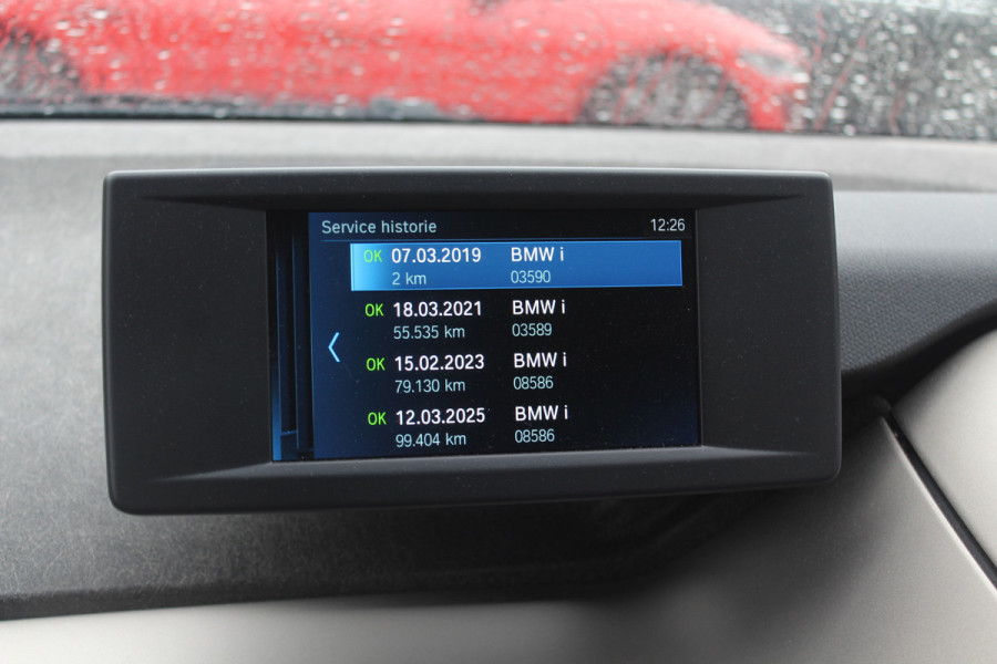 BMW i3 Basis 120Ah 42 kWh / SoH 90.5% / Camera / Navigatie / 19'' / Harman Kardon / Stoelverwarming / Cruise Control / Warmtepomp / Getint glas