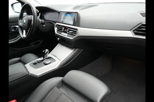 BMW 3 Serie Touring 320e Sportline Plug In Hybrid 204pk Dealer O.H PHEV | Sportstoelen Verwarmd | Camera | Apple Carplay | Navi Full Map | DAB | El. Achterklep |