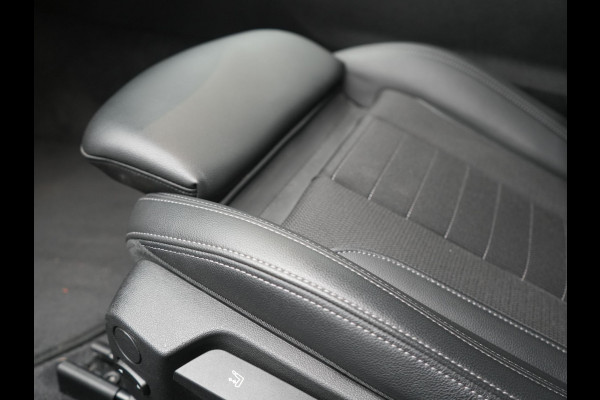 BMW 3 Serie Touring 320e Sportline Plug In Hybrid 204pk Dealer O.H PHEV | Sportstoelen Verwarmd | Camera | Apple Carplay | Navi Full Map | DAB | El. Achterklep |