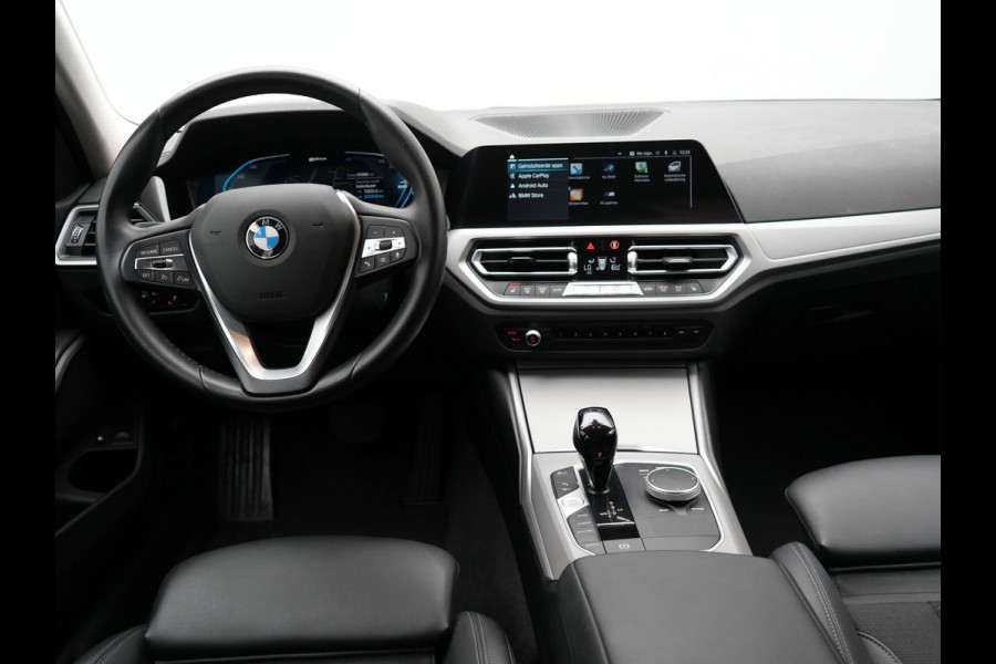 BMW 3 Serie Touring 320e Sportline Plug In Hybrid 204pk Dealer O.H PHEV | Sportstoelen Verwarmd | Camera | Apple Carplay | Navi Full Map | DAB | El. Achterklep |