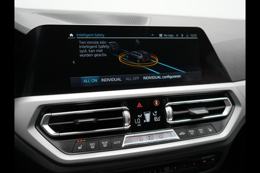 BMW 3 Serie Touring 320e Sportline Plug In Hybrid 204pk Dealer O.H PHEV | Sportstoelen Verwarmd | Camera | Apple Carplay | Navi Full Map | DAB | El. Achterklep |