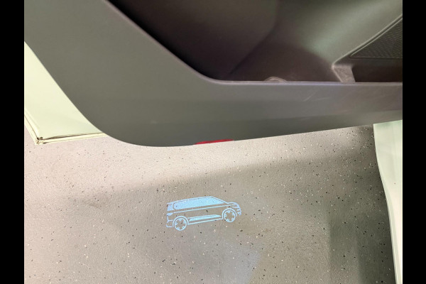 Volkswagen Multivan 1.4 eHybrid 7PERSOONS PANO/IQ-LICHT/NAVI/STOEL-M+MASSAGE/SFEERVERL/V-COCKPIT/CAM///