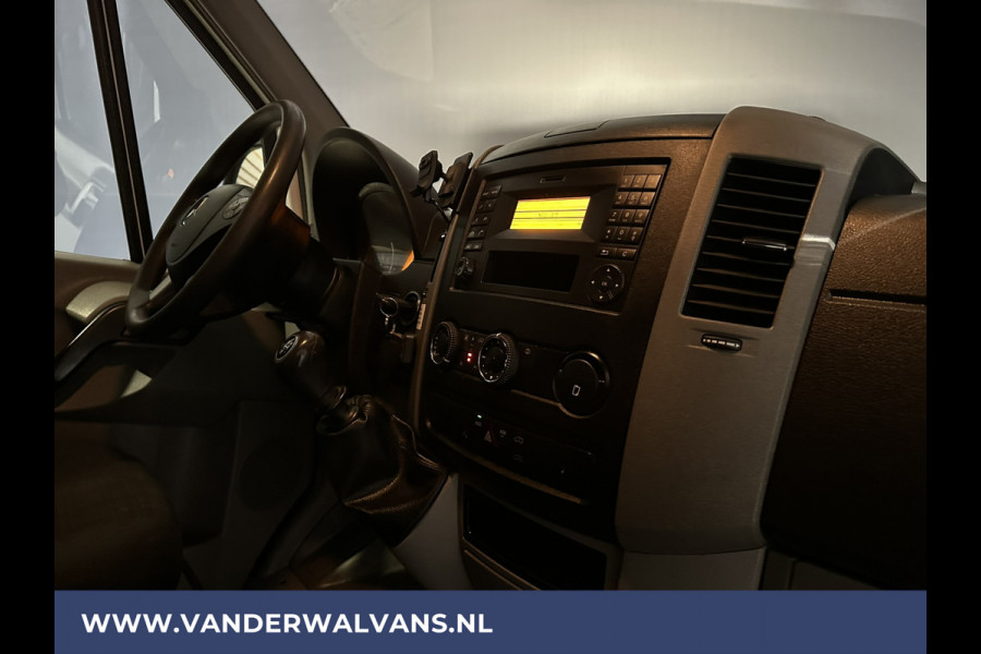 Mercedes-Benz Sprinter 316 CDI 163pk L2H2 Euro6 Airco | 2800kg trekhaak | Cruisecontrol | Parkeersensoren zijdeur